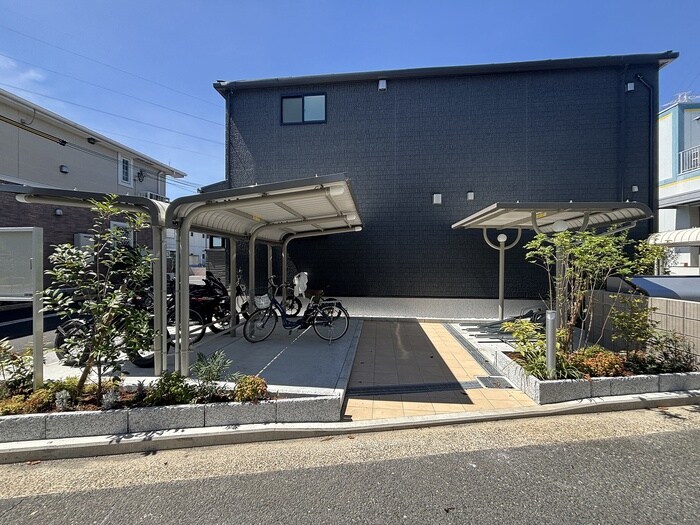 物件外観写真3　(駐輪場)