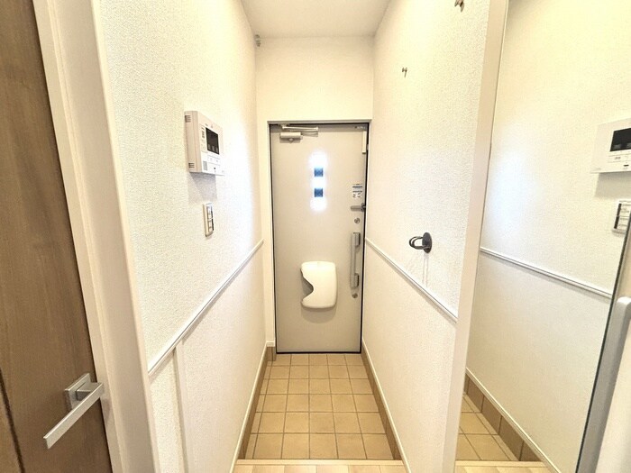 物件内観写真17　(玄関)