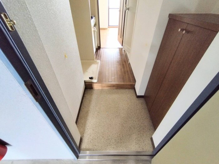 物件内観写真14　(玄関)