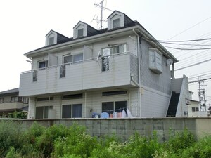 レオパレス羽曳野第８外観写真
