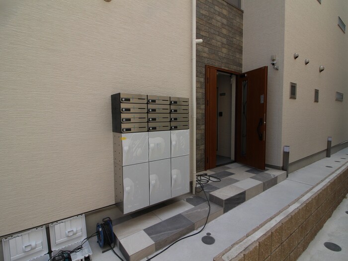 物件外観写真5　(エントランス部分)