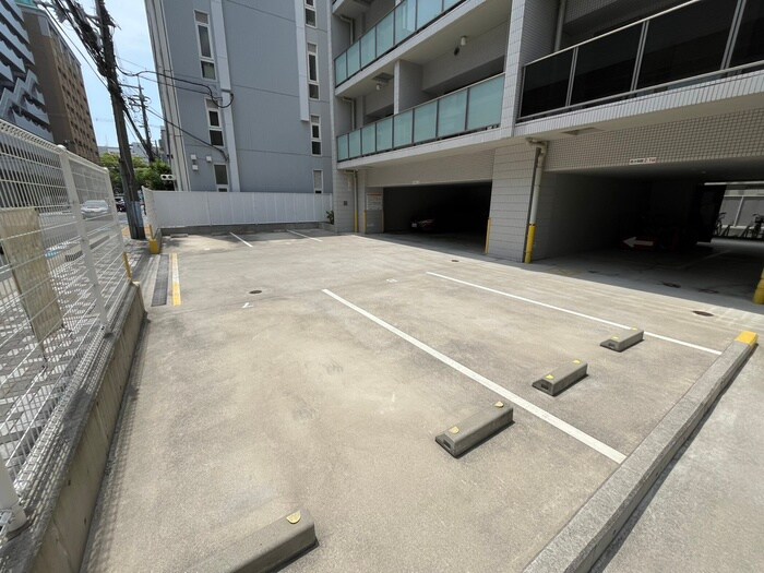 物件外観写真5　(駐車場)