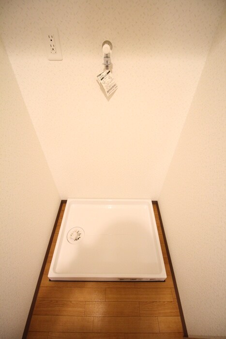 物件内観写真12　(洗濯機置場)