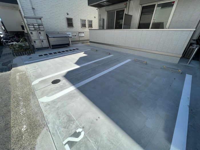 物件外観写真4　(駐車場)