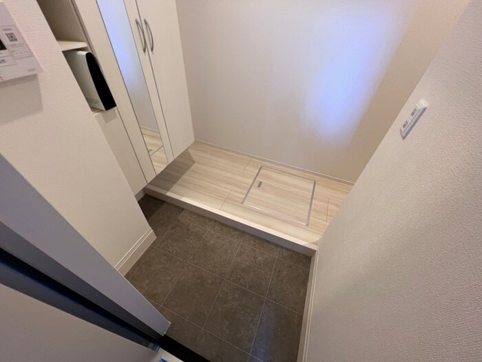 物件内観写真16　(玄関)