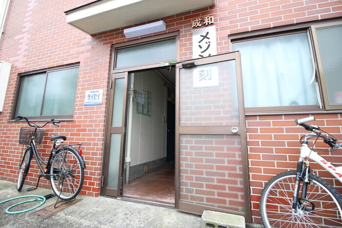 物件外観写真2　(エントランス部分)