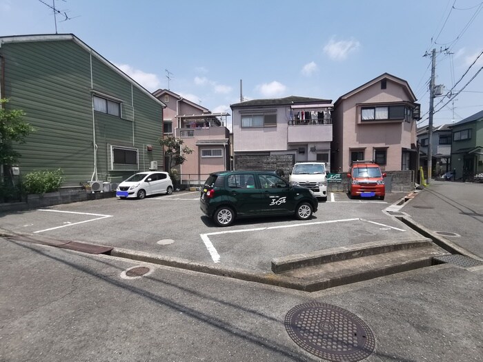 物件外観写真6　(駐車場)