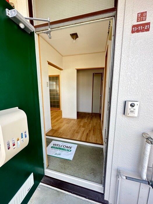 物件内観写真12　(玄関)