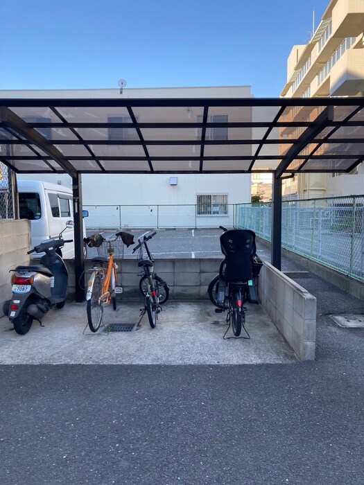 物件外観写真5　(駐輪場)