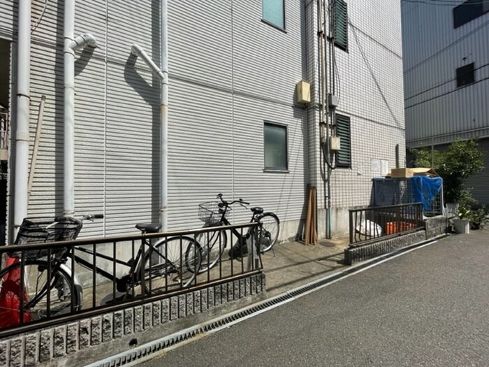 物件外観写真4　(駐輪場)