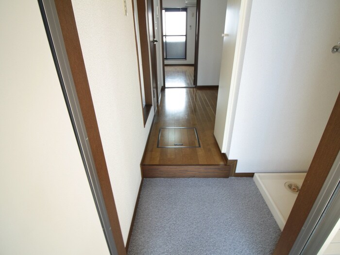 物件内観写真7　(玄関)