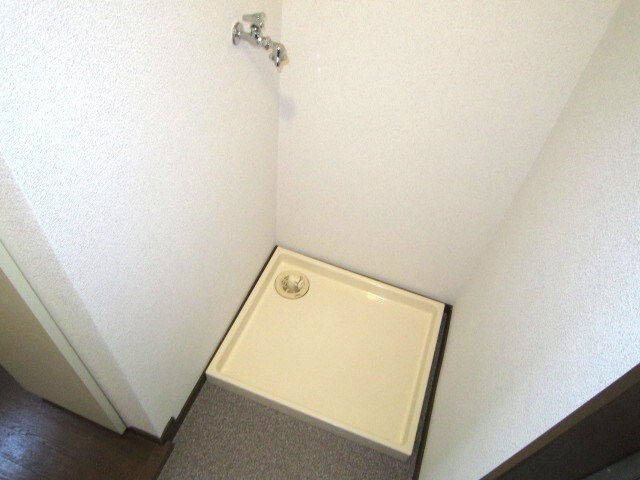 物件内観写真8　(洗濯機置場)