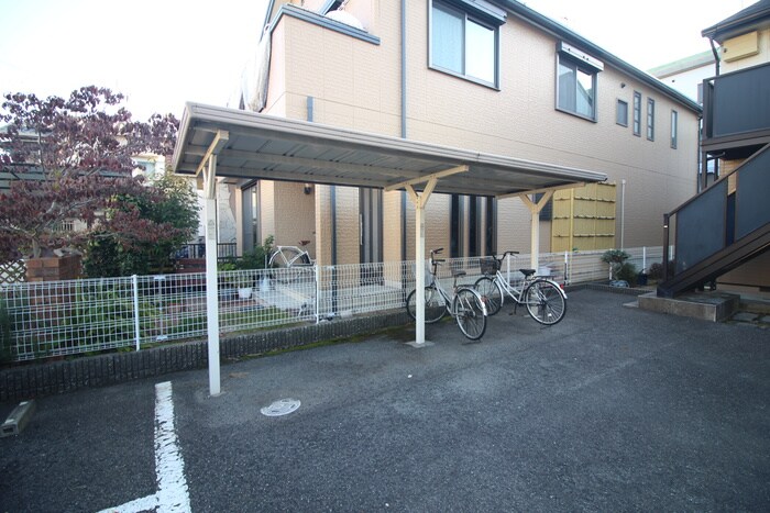 物件外観写真3　(駐輪場)