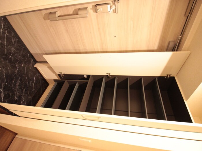 物件内観写真8　(靴箱)