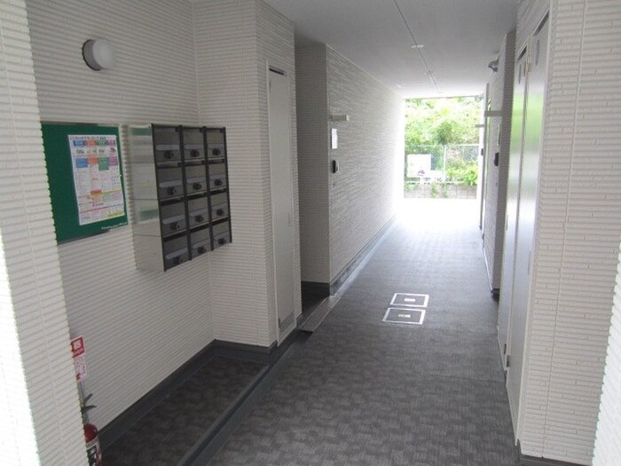 物件外観写真4　(エントランス部分)