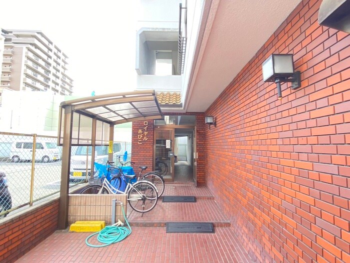 物件外観写真3　(エントランス部分)