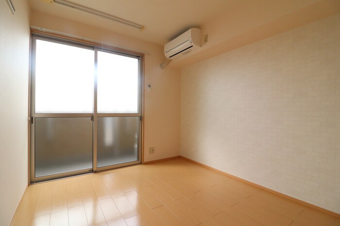 物件内観写真4　(居室)