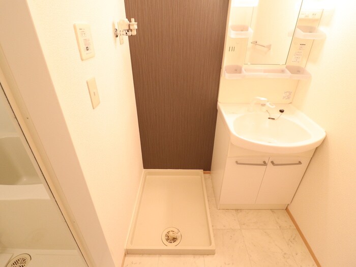 物件内観写真10　(洗濯機置場)