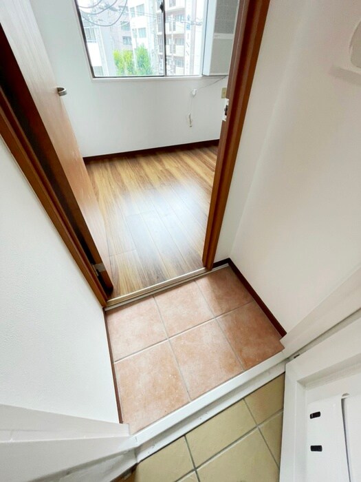 物件内観写真10　(玄関)