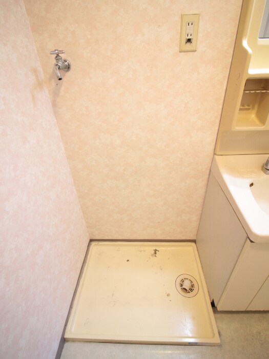 物件内観写真18　(洗濯機置場)