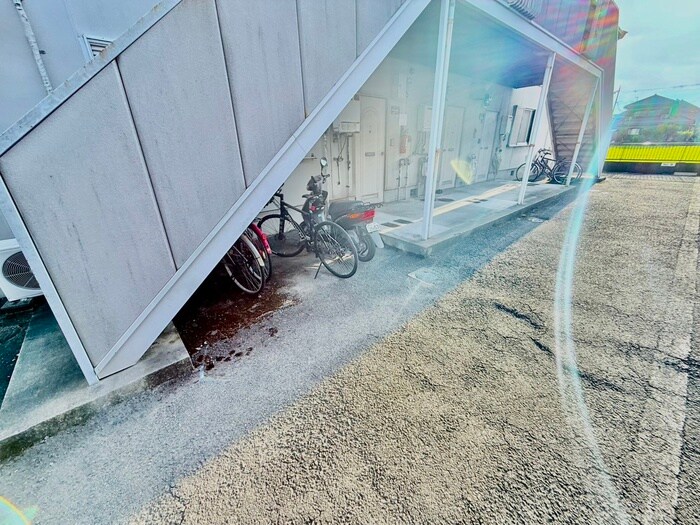 物件外観写真4　(駐輪場)