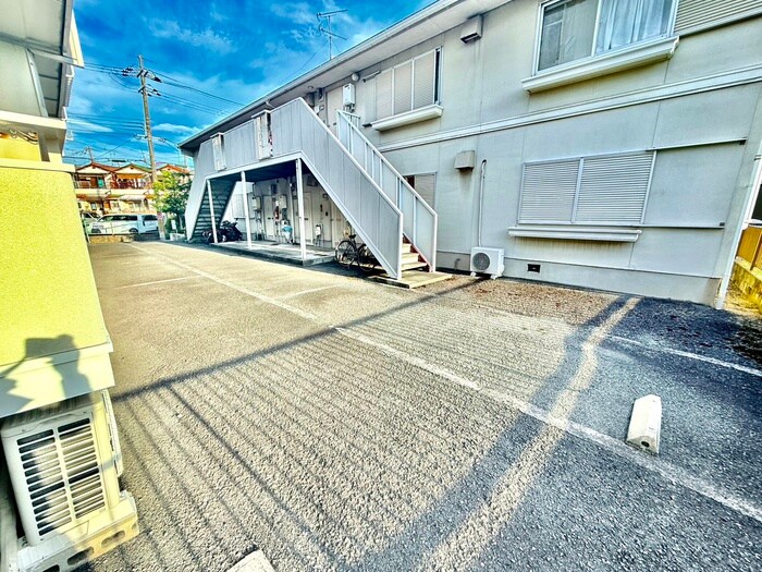 物件外観写真5　(駐車場)