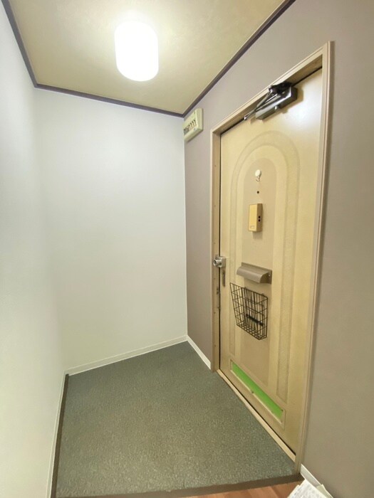 物件内観写真16　(玄関)