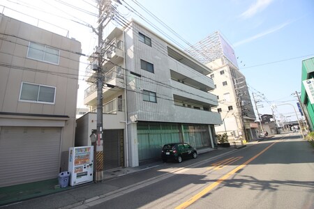 大池ビル外観写真