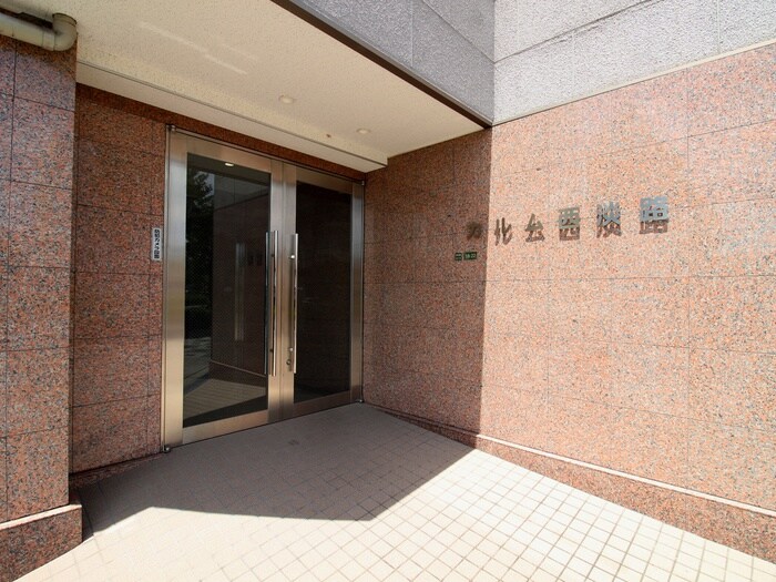 物件外観写真2　(エントランス部分)