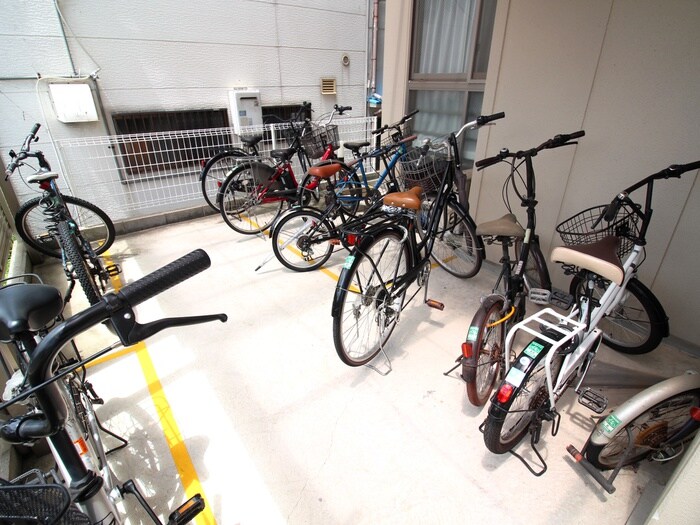物件外観写真6　(駐輪場)