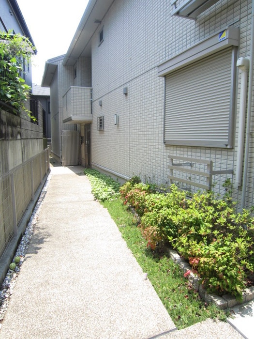 物件外観写真2　(エントランス部分)