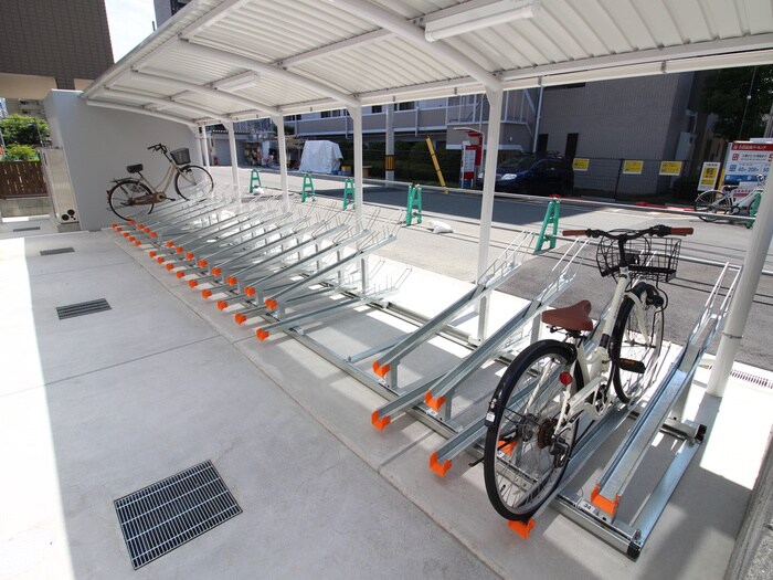 物件外観写真2　(駐輪場)