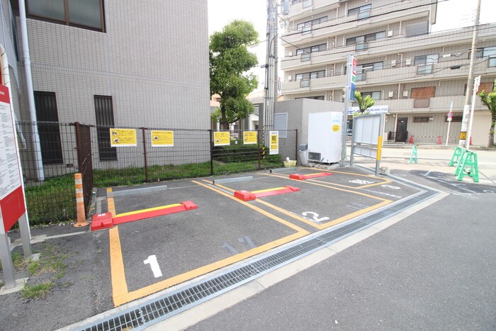 物件外観写真3　(駐車場)