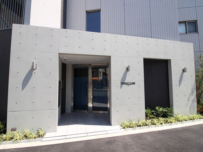 物件外観写真4　(エントランス部分)