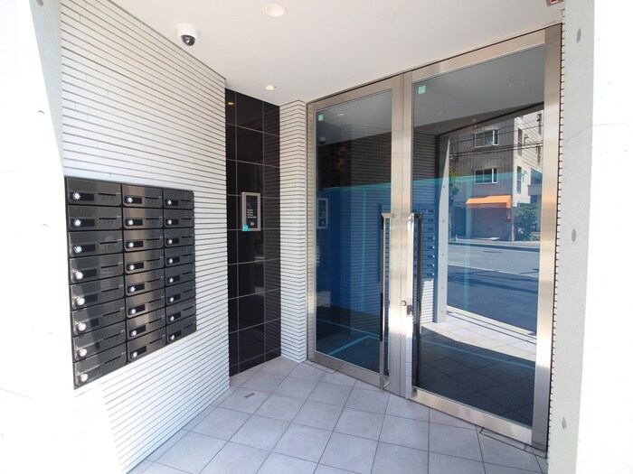 物件外観写真5　(エントランス部分)