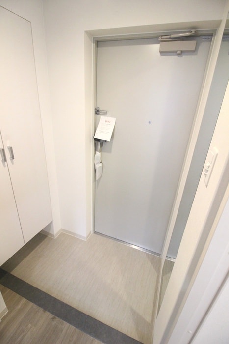 物件内観写真16　(玄関)