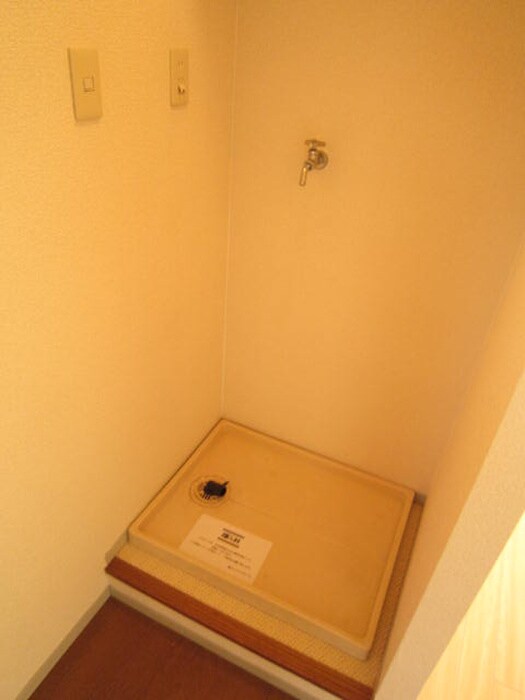 物件内観写真15　(洗濯機置場)