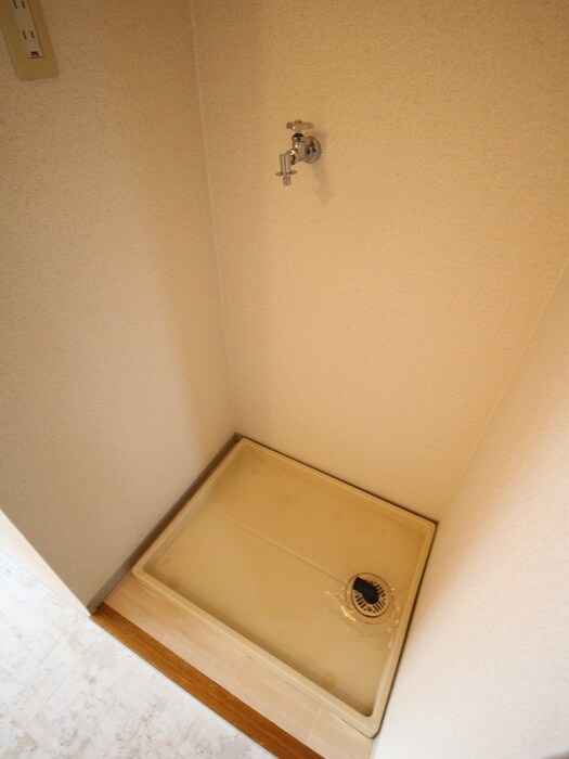 物件内観写真18　(洗濯機置場)