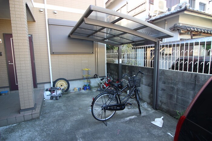 物件外観写真5　(駐輪場)