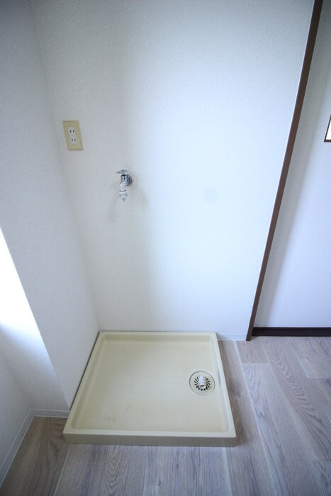 物件内観写真12　(洗濯機置場)