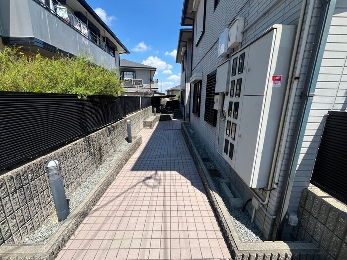 物件外観写真2　(エントランス部分)