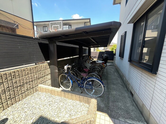 物件外観写真3　(駐輪場)