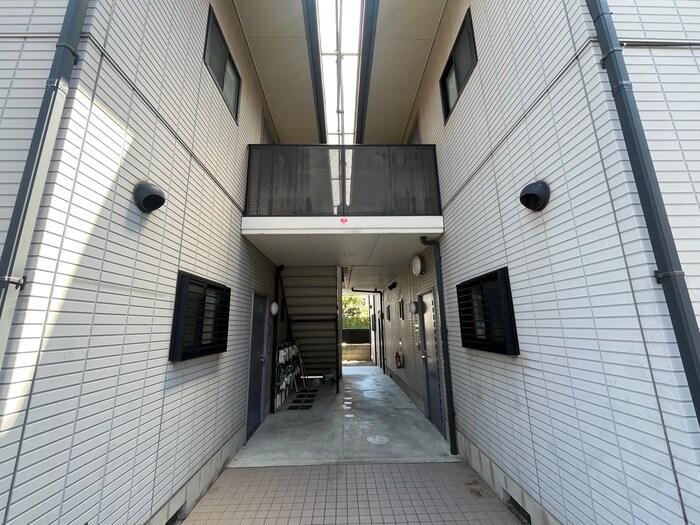 物件外観写真4　(エントランス部分)