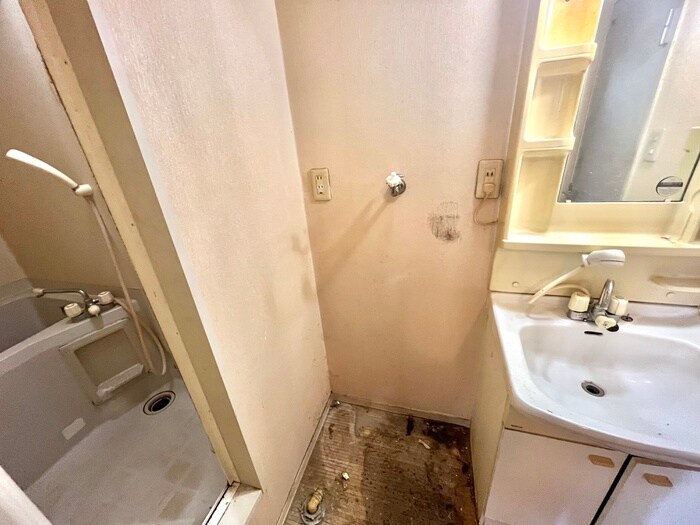 物件内観写真16　(洗濯機置場)