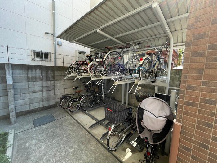 物件外観写真3　(駐輪場)