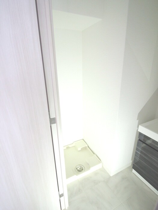 物件内観写真10　(洗濯機置場)