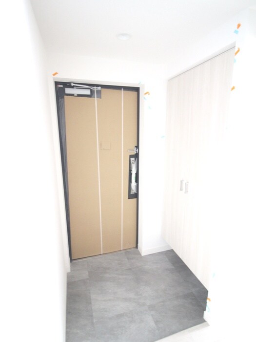 物件内観写真16　(玄関)