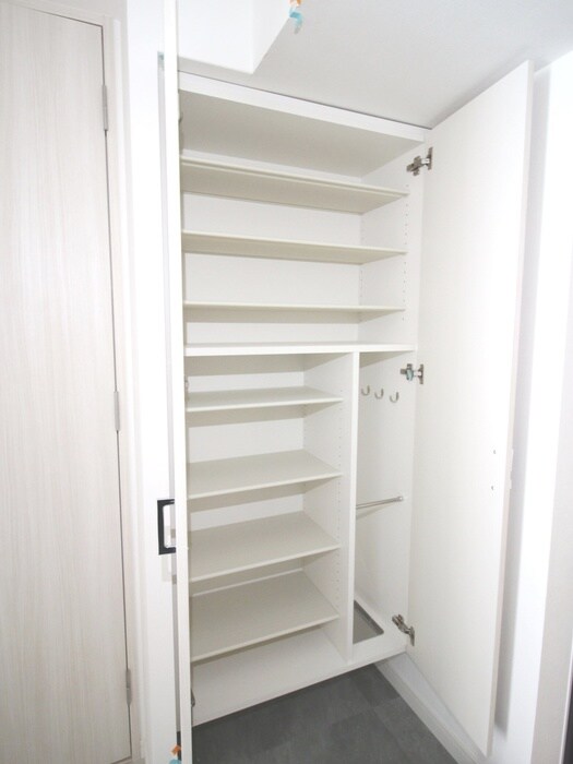 物件内観写真18　(靴箱)