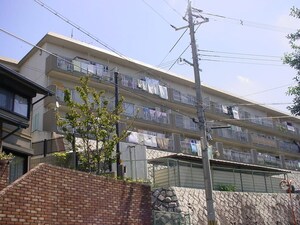 玉手山ハイツ３号館外観写真