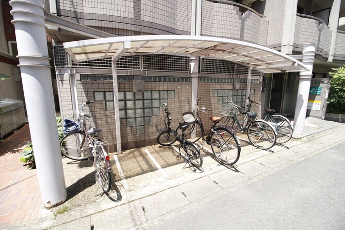 物件外観写真4　(駐輪場)